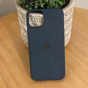 Apple iPhone 13 silicone case - MagSafe- midnight blue